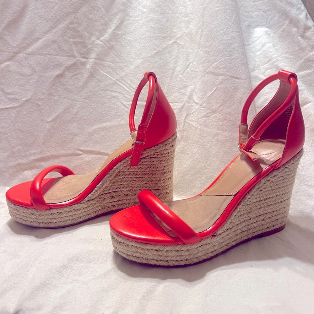 JustFab Jenna Buckle Salmon Espadrille Size 9.5